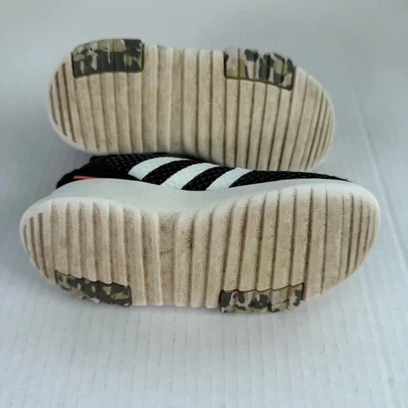 Adidas Black and White Sneakers with Breathable Mesh Size 9K - Picture 4 of 9